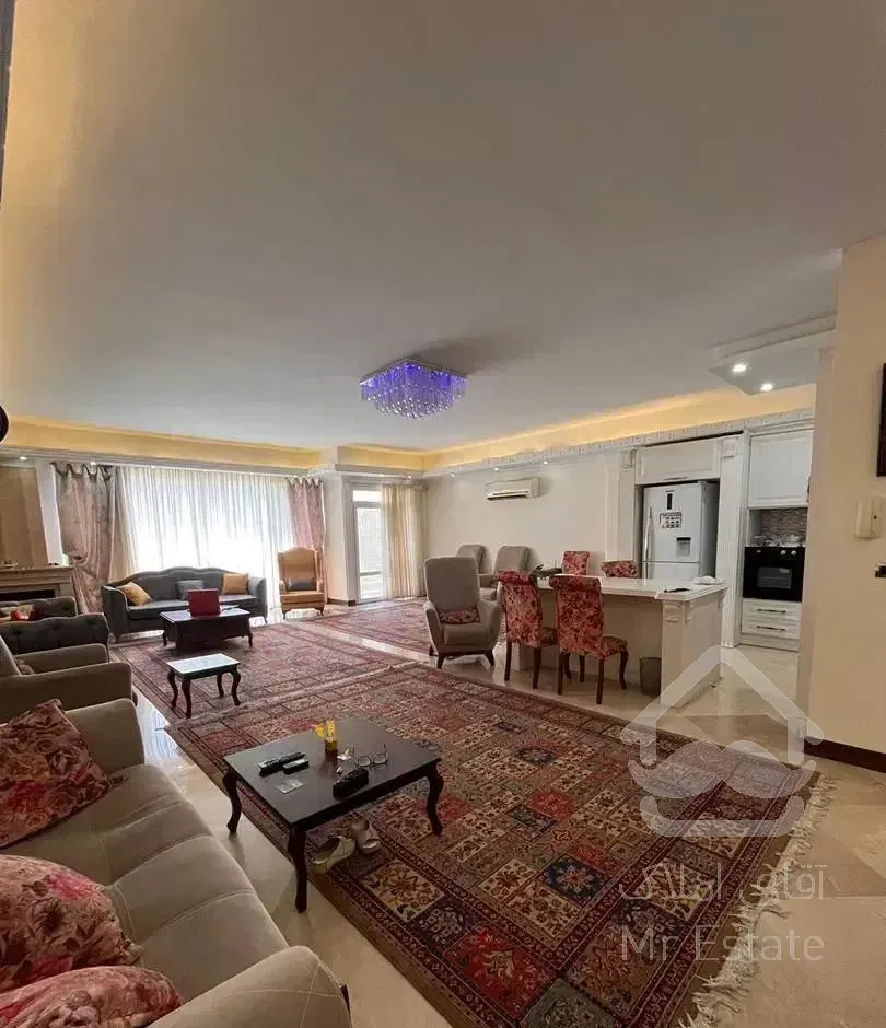 ۱۱۰ متر . سالن پرده خور . ۲ پارکینگ . بدون مشرف