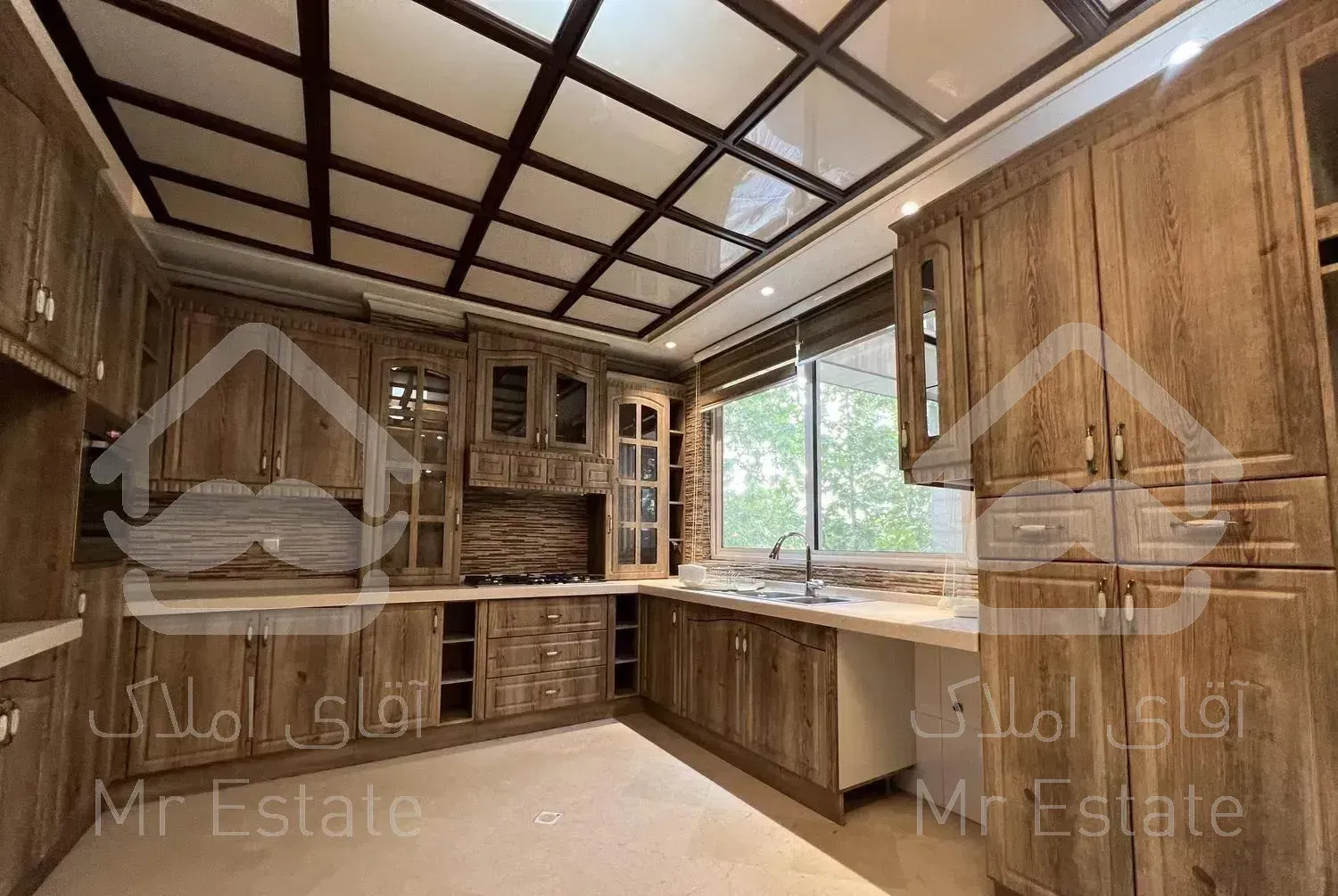 ۲۱۰ متر ۳ خواب/یارمحمدی/فول مشاعات/۲ پارکینگ سندی