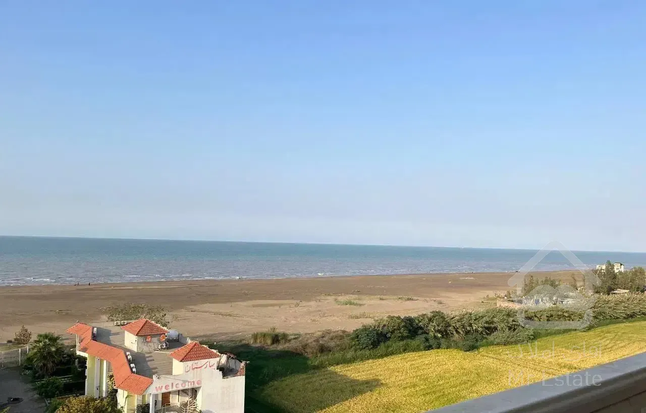 اپارتمان ساحلی با تراس بزرگ رو به دریای کاسپین