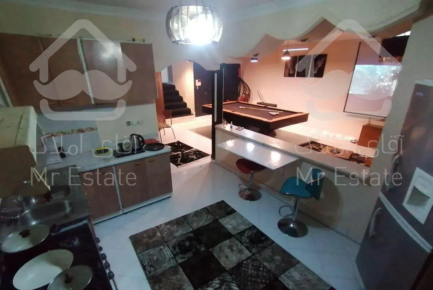 300 متر دربست با میز بیلیارد