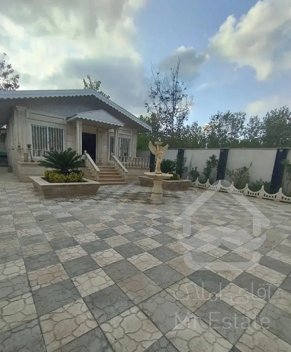 ویلا به متراژ زمین۴۵۰متر،زیربنا۱۲۰ متر،قیمت ۴/۸۰۰