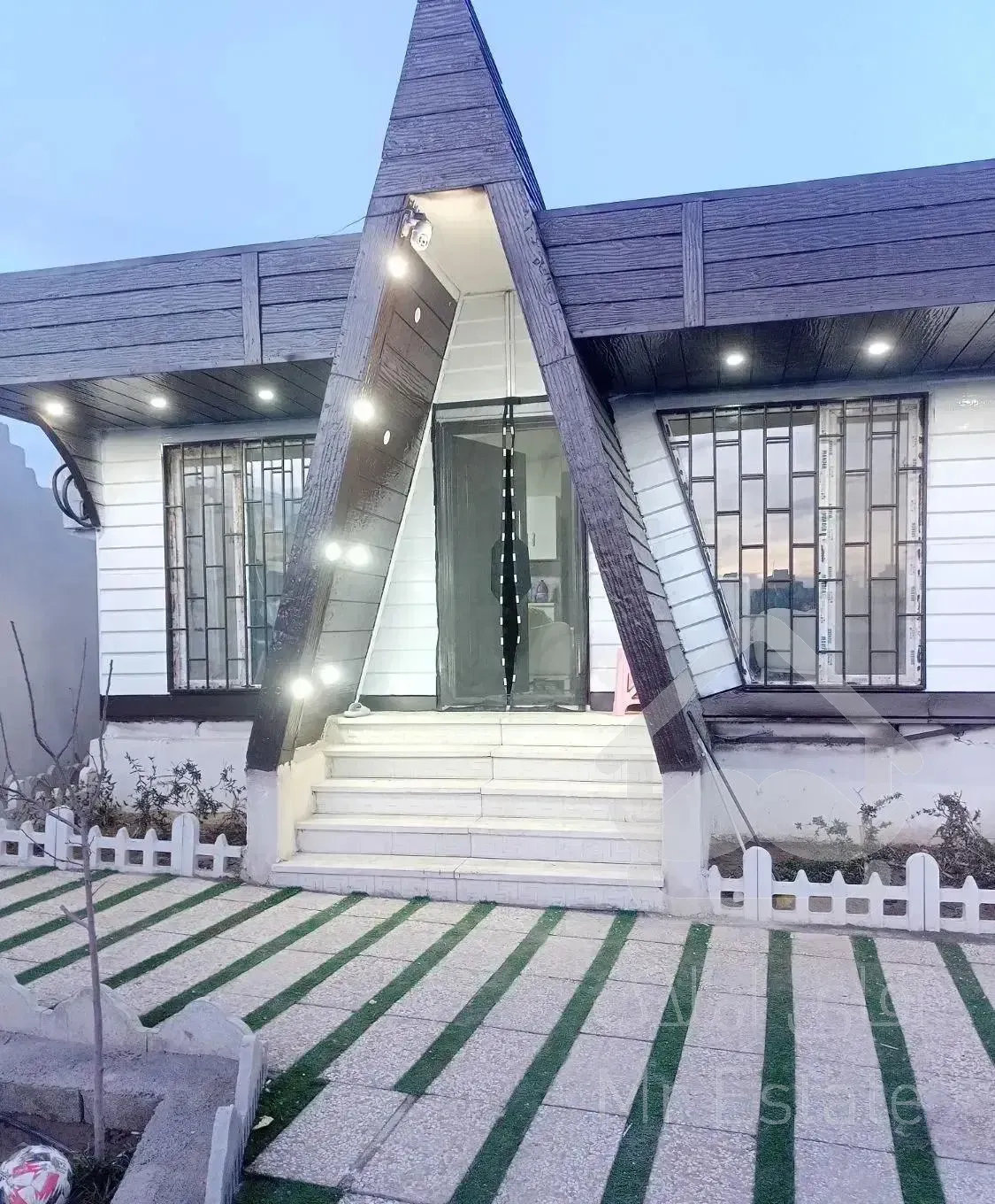 ۷۰۰ متر باغ ویلا شهرکی سندتک برگ