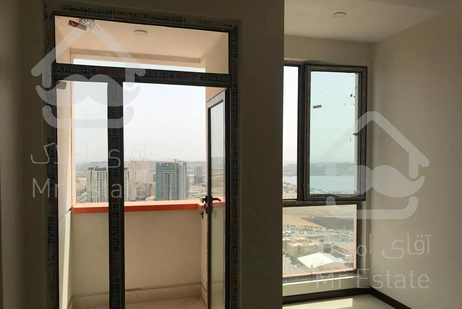 چیتگر۱۱۰متر۲اتاق کلیدنخوردجنوبی ویودریاچه برج برند