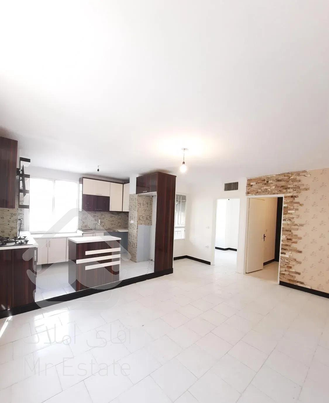 62متری/طبقه اول /پارکینگ سندی/روبه نما