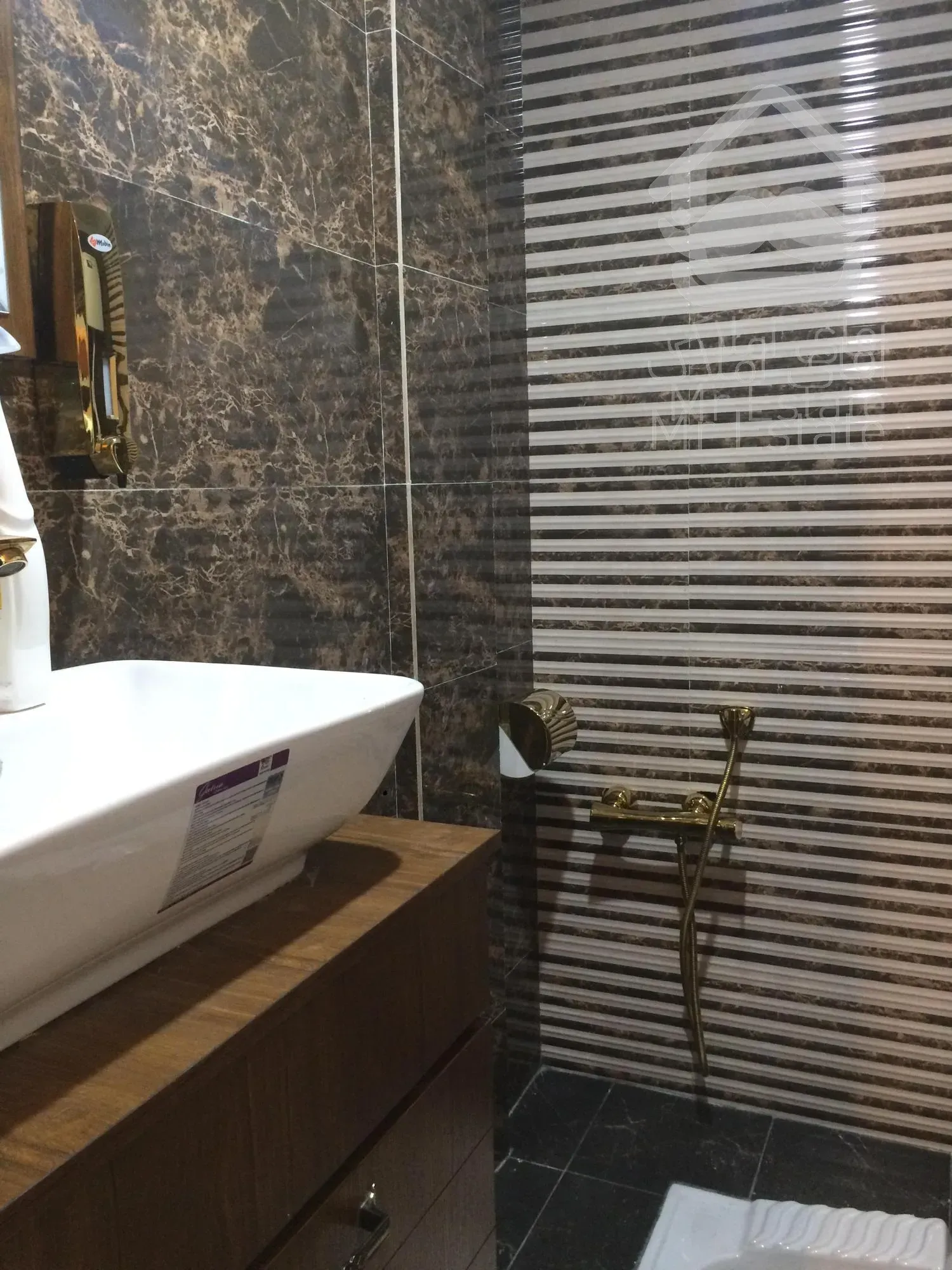 ۱۰۰متر تک واحدی صادقیه فردوس شرق زیر قیمت