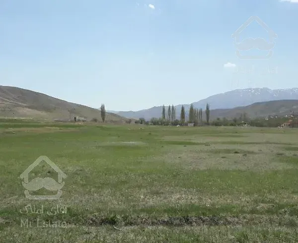 زمین در شهرآباد فیروزکوه قرار دارد