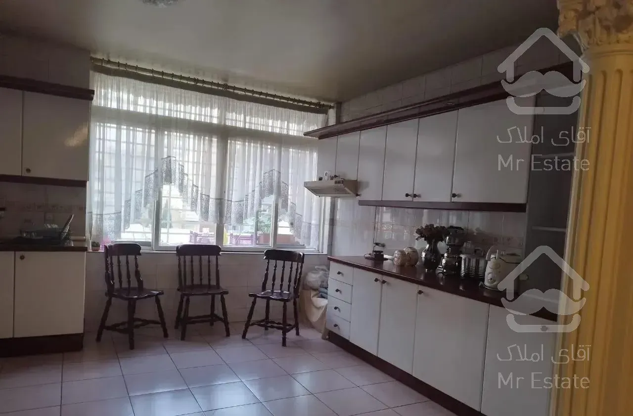 آپارتمان ۲۵۰ متری سه خوابه گاندی