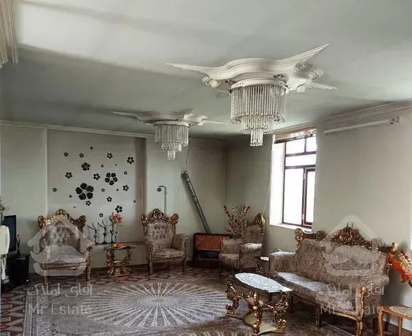 ۱۱۰ متر بنا ۶۰ متر حیاط ۳۰ متر پارکینگ