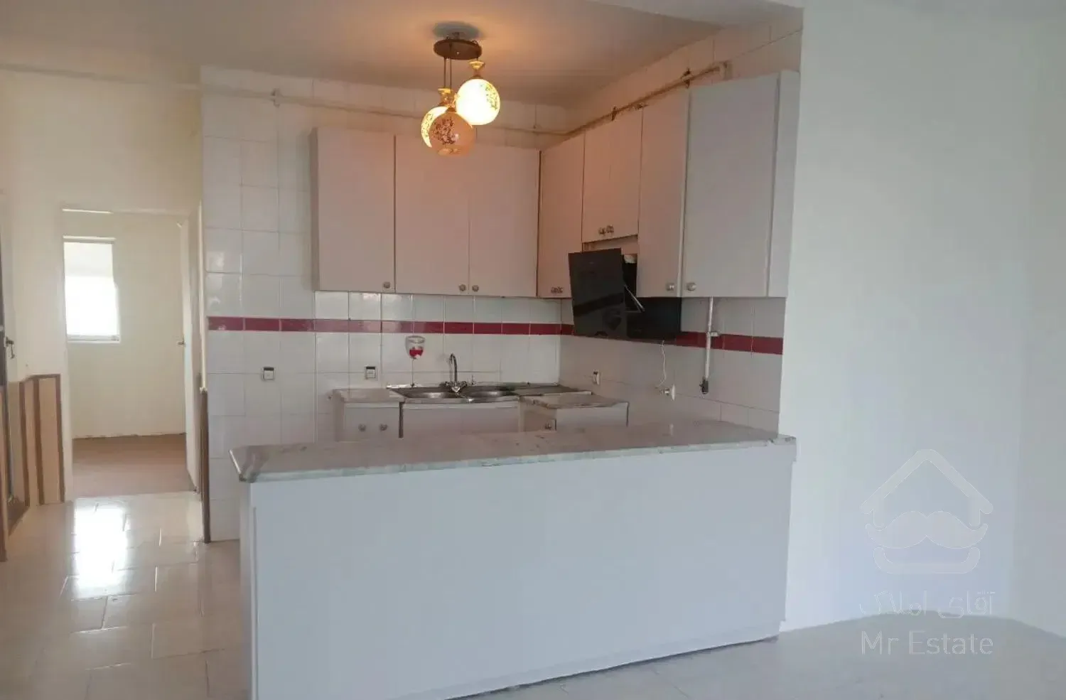 آپارتمان ۲خواب نقاشی شده تمیز مرکز شهر پارکینگ دار