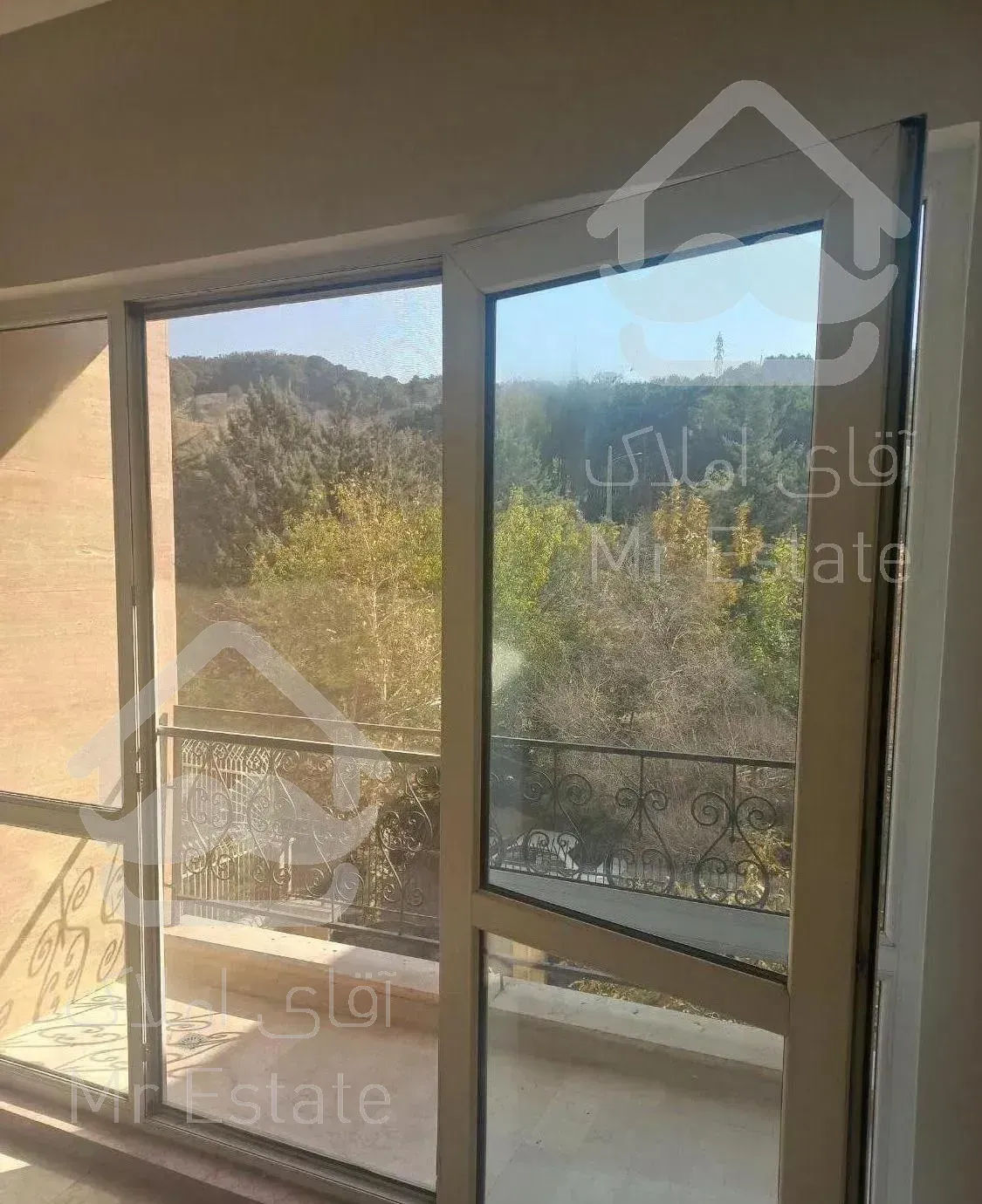 شیان ۱۰۱متری دو خوابه، تخلیه