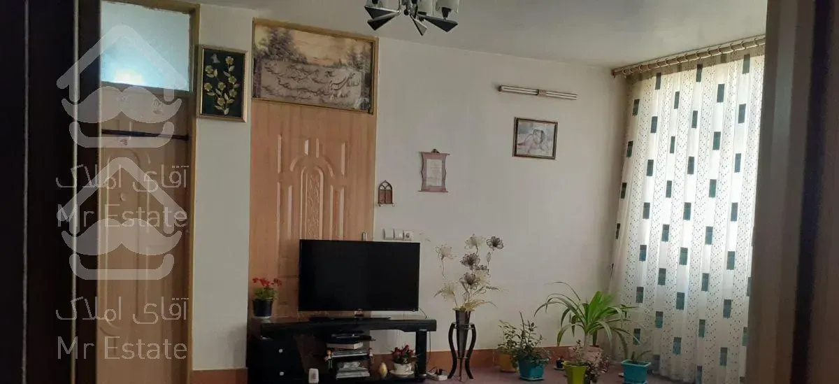 آپارتمان ۱۴۰ متری شیک وتمیز