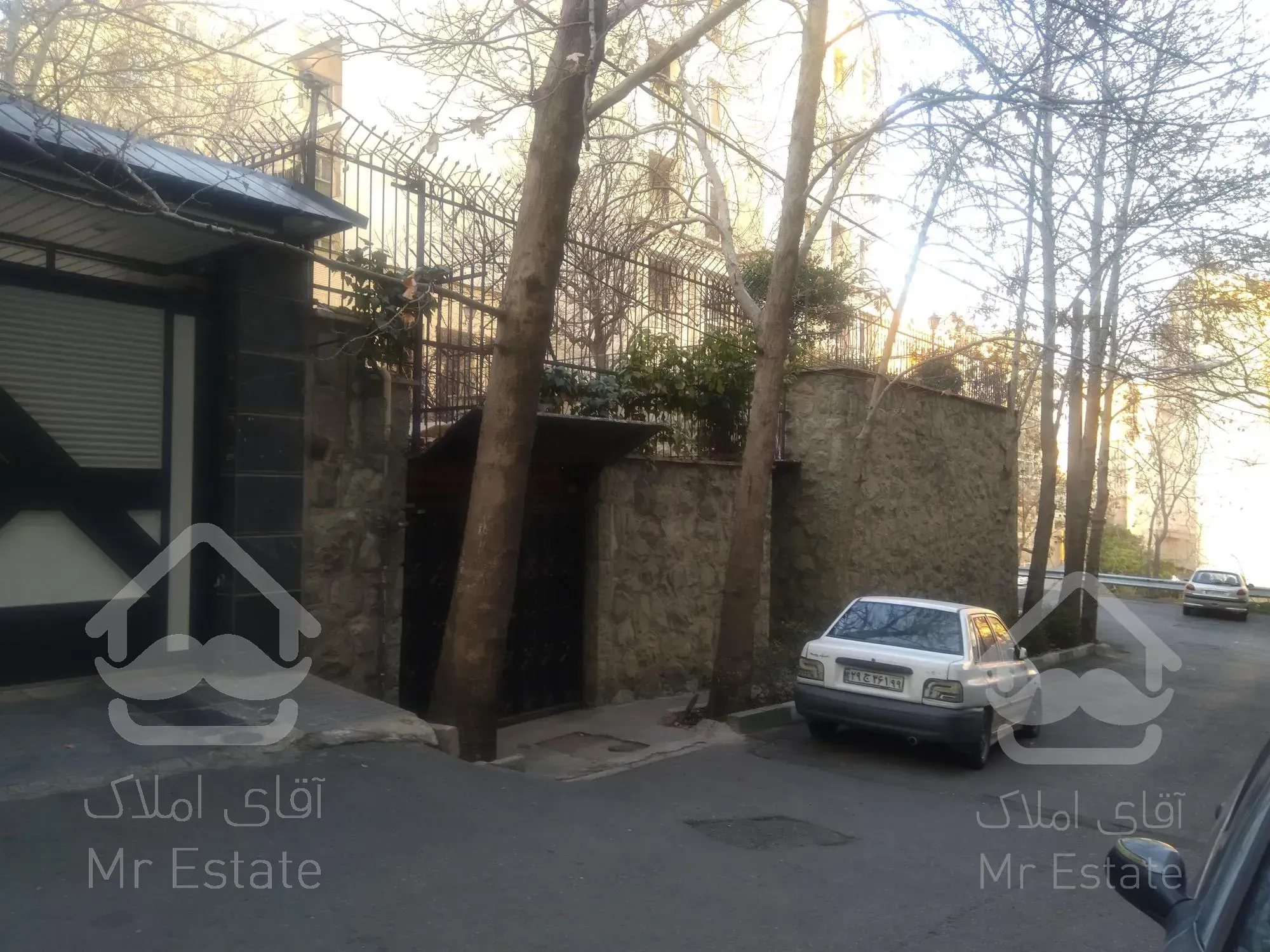 ۷۰۰ مترویلا نیاوران