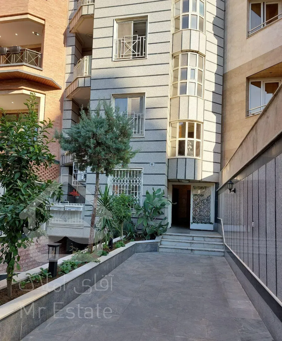 ۱۳۸ متری ۳ خوابه، رشید