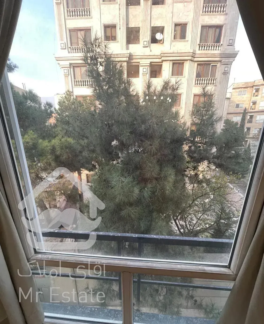 175 متر  قلهک