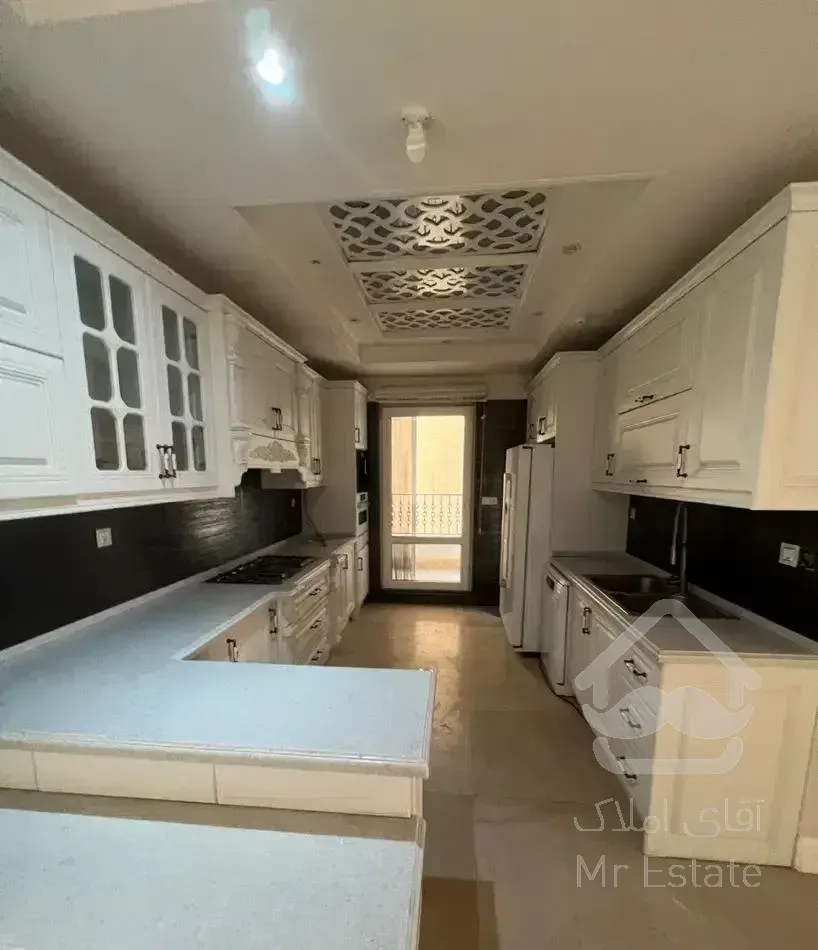 ۲۱۶ متر فول مشاعات، ۲پارکینگ سندی و کم سن