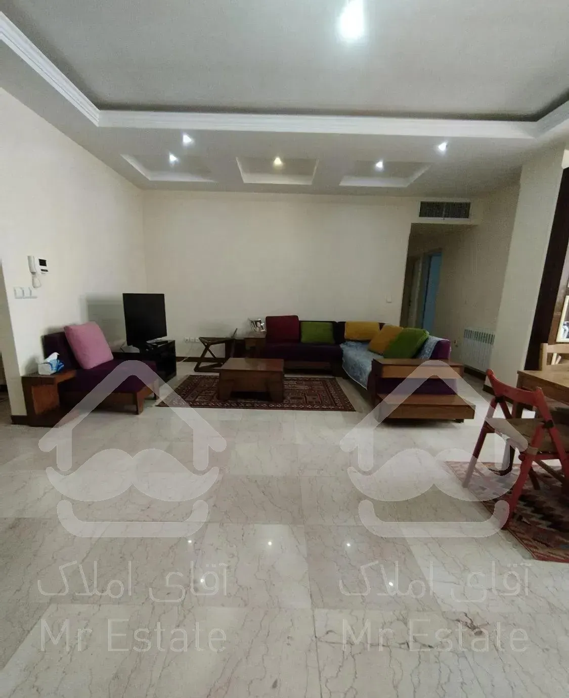 ۱۰۰متر/طبقه آخر/۲نبش آکواریوم/فایل شخصی