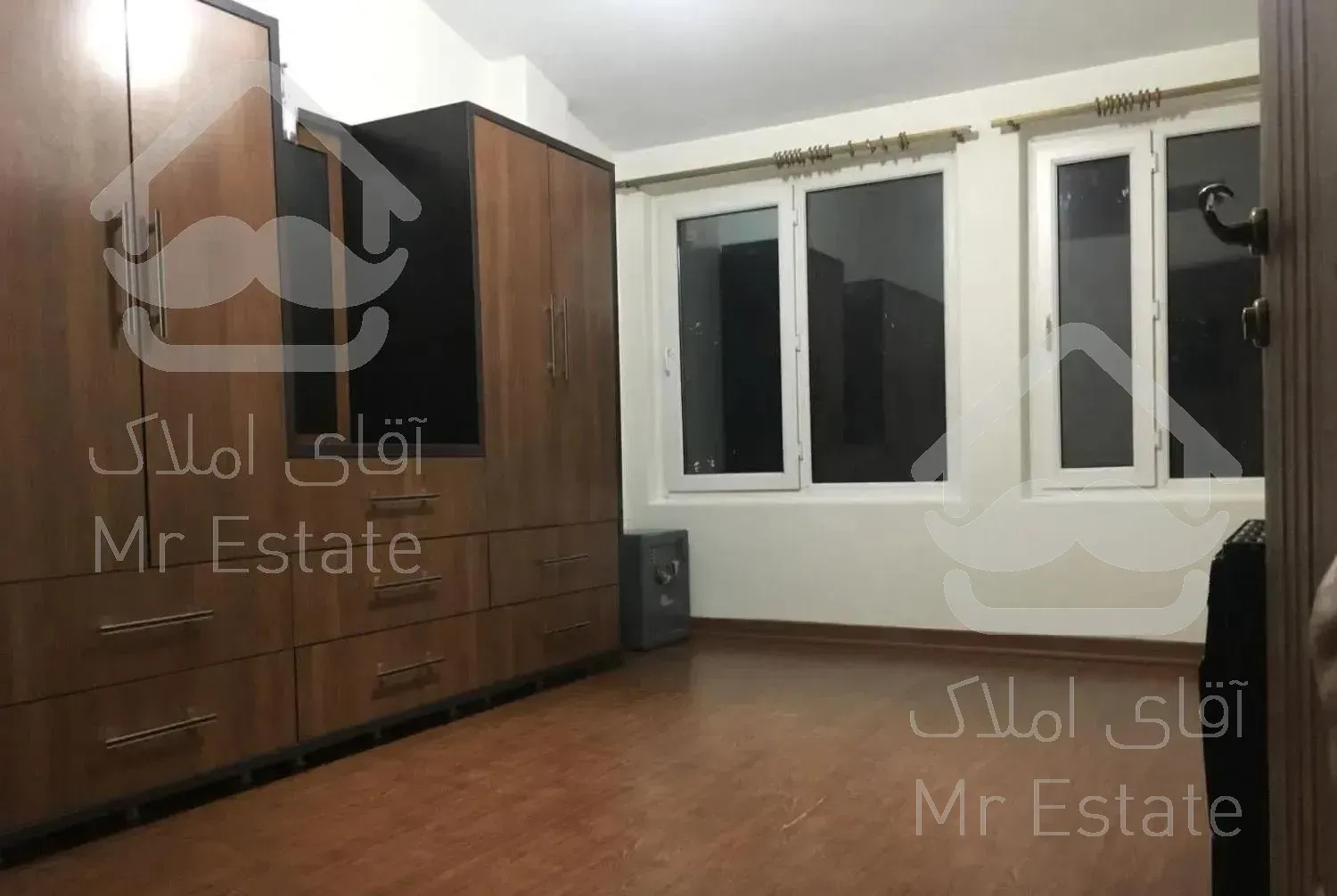 ۱۳۵متر/تروتمیز/محله سر سبز/سالن پرنور/تاپ لوکیشن