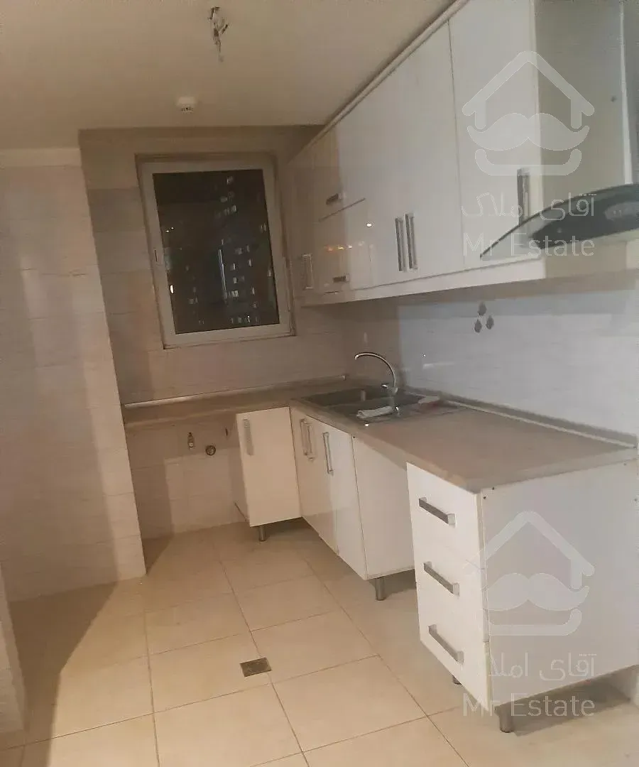 آپارتمان 98 متری دریاچه چیتگر