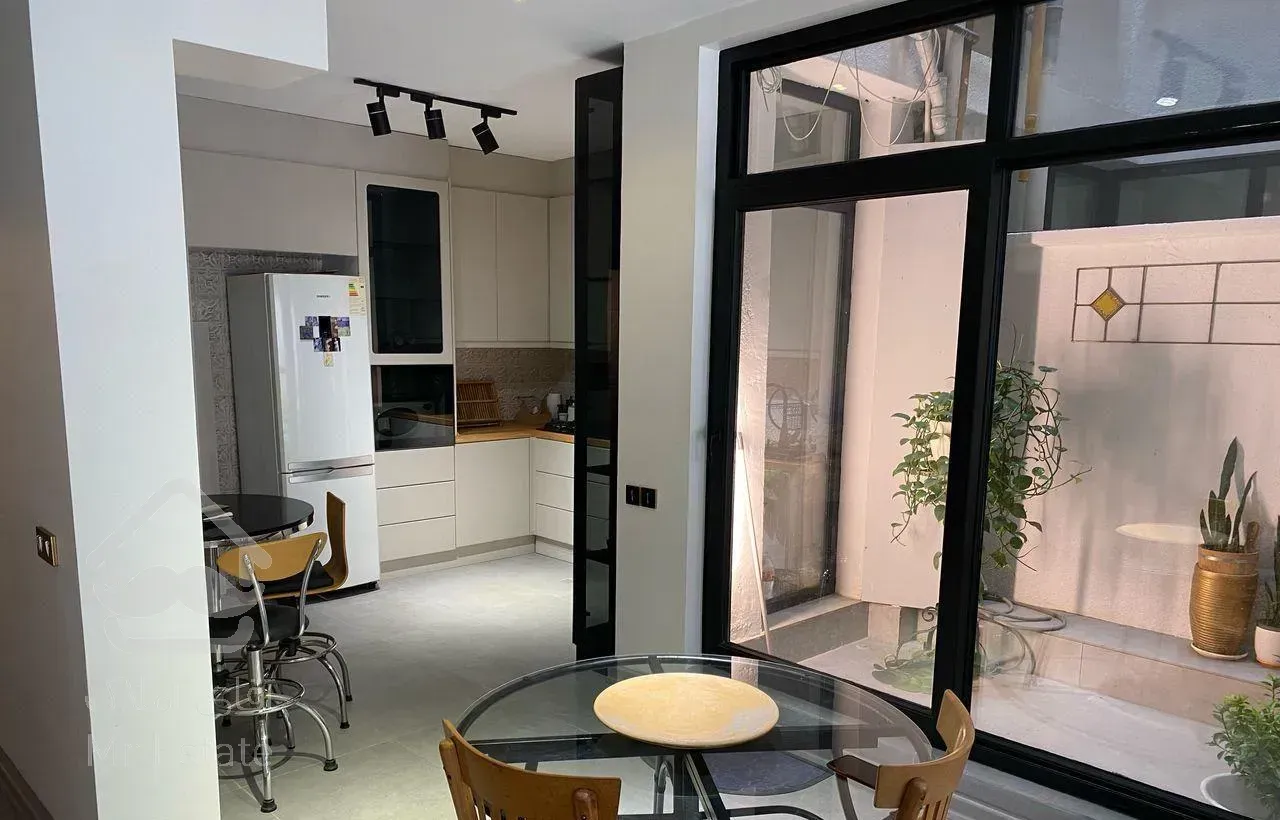 آپارتمان 85 متر با حیاط مشجر اختصاصی