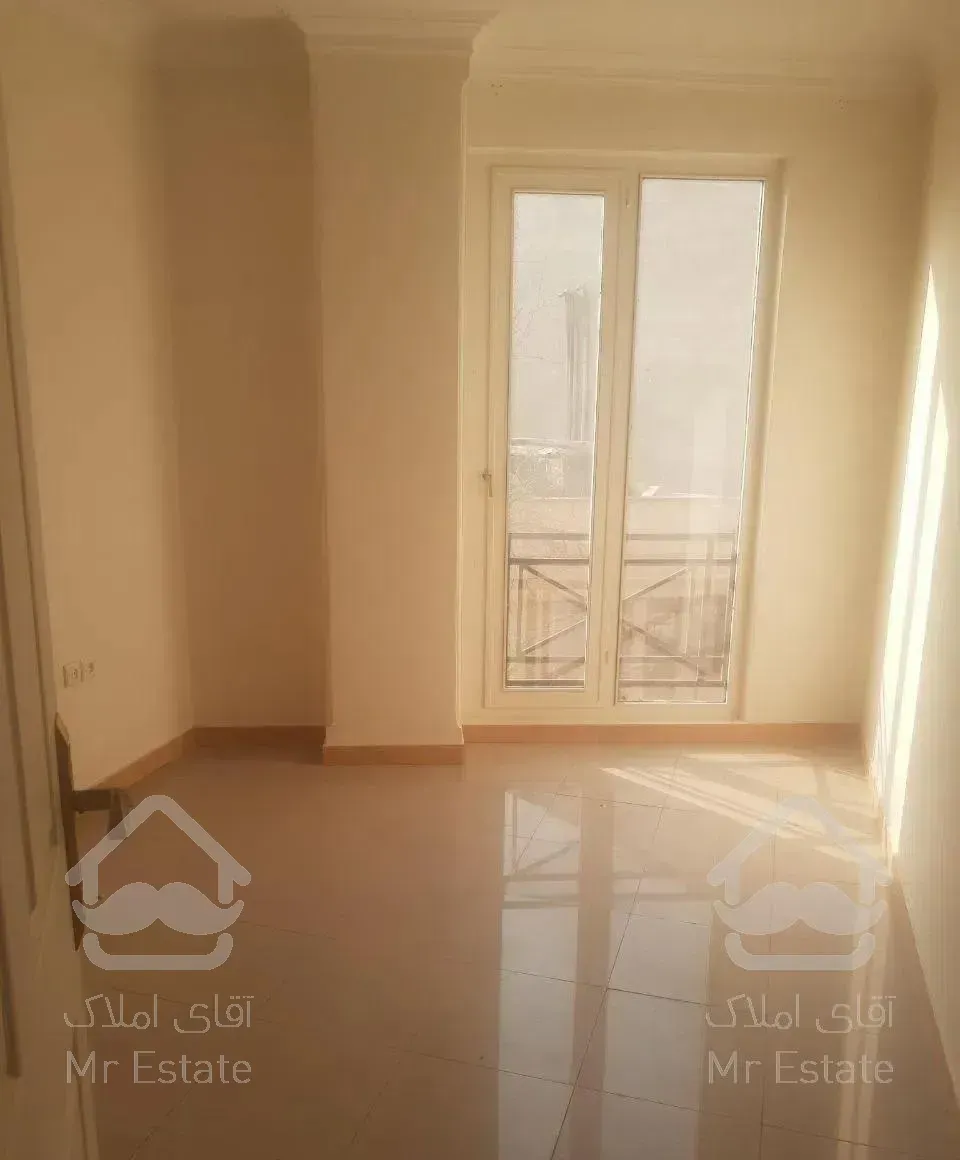 اندرزگو ۱۰۵ متر خوش نقشه(۳پارکینگ)