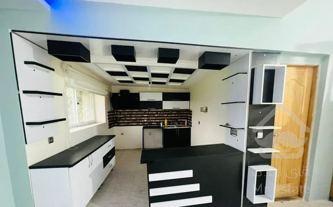 پر از گل و گیاه 250 متر باغچه با bنای نیم پیلوت