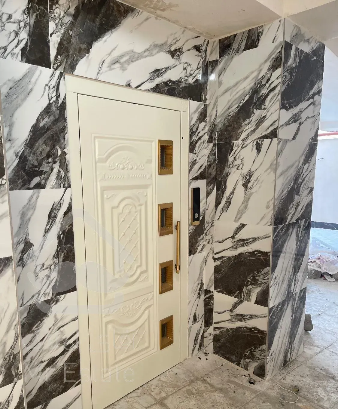 واحدهای ۷۰ و ۸۵ متری بالاتر از مسجد ابروان