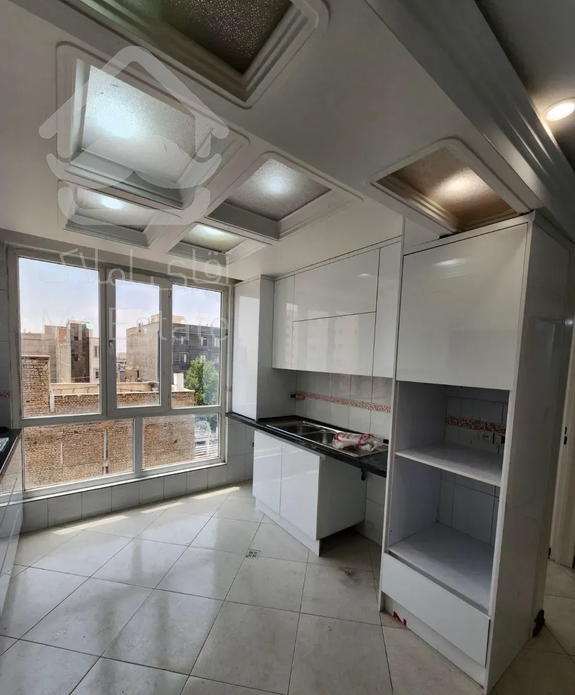 ۵۶ متر بازسازی‌شده با نور عالی، پارکینگ و آسانسور