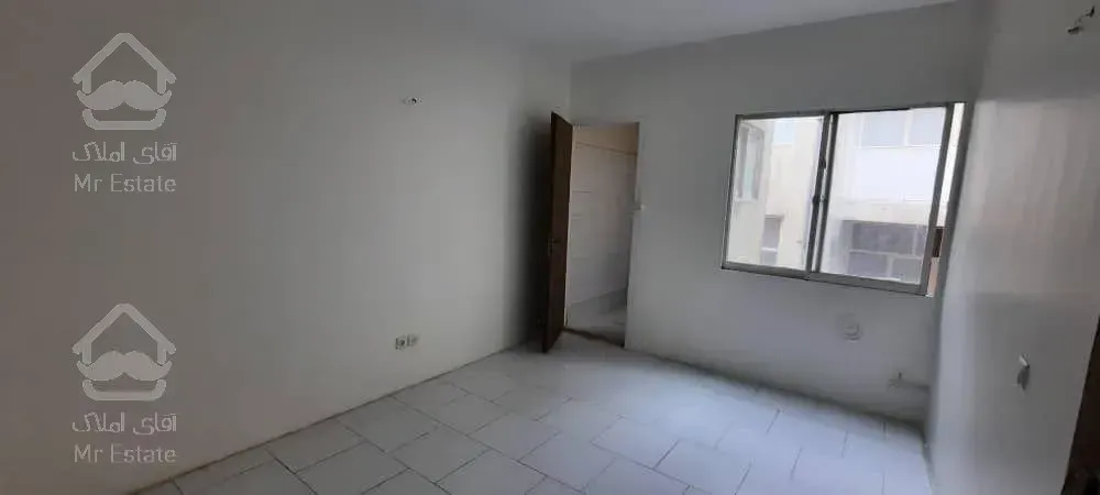 یک واحد از خانه ی سه واحدی با نور عالی