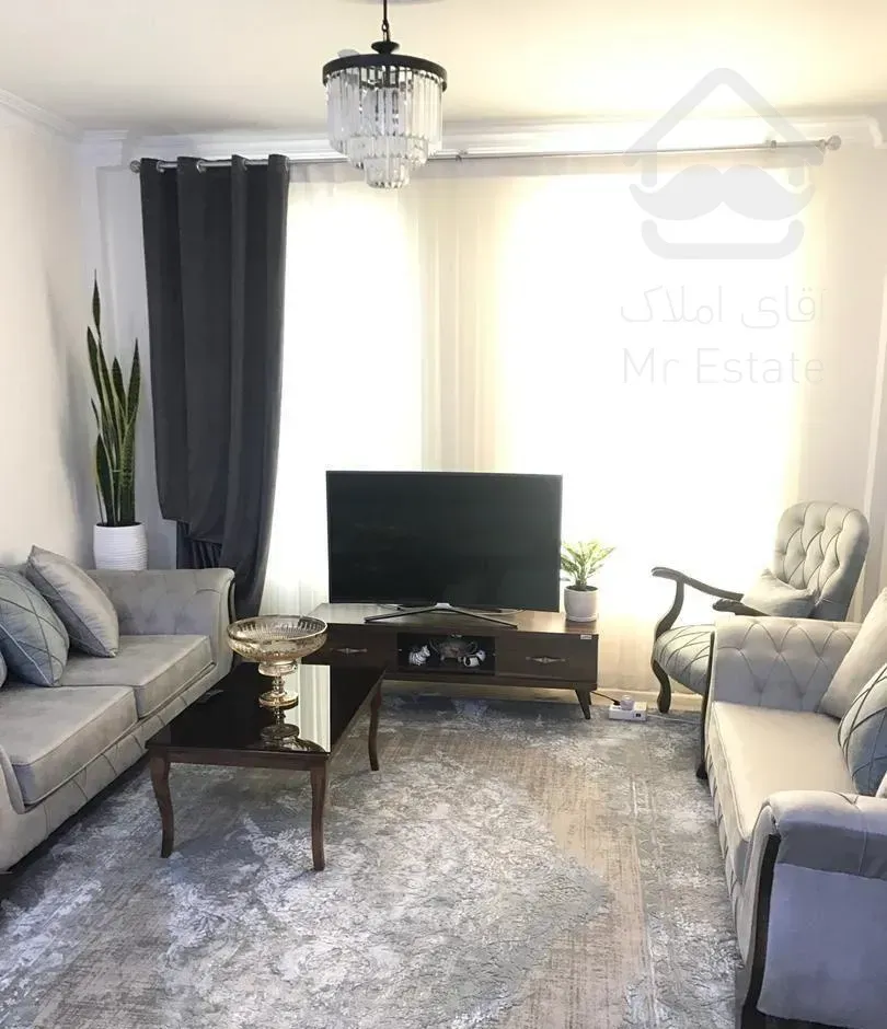 ۴۲ متری تک واحدی با پارکینگ /سالن پرده خور