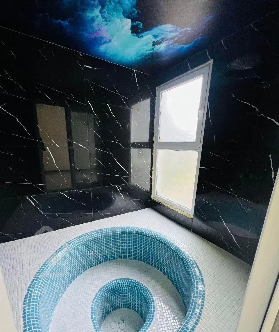 ویلا نماانگلیسی استخردار 255 متری شهرکی سنددار