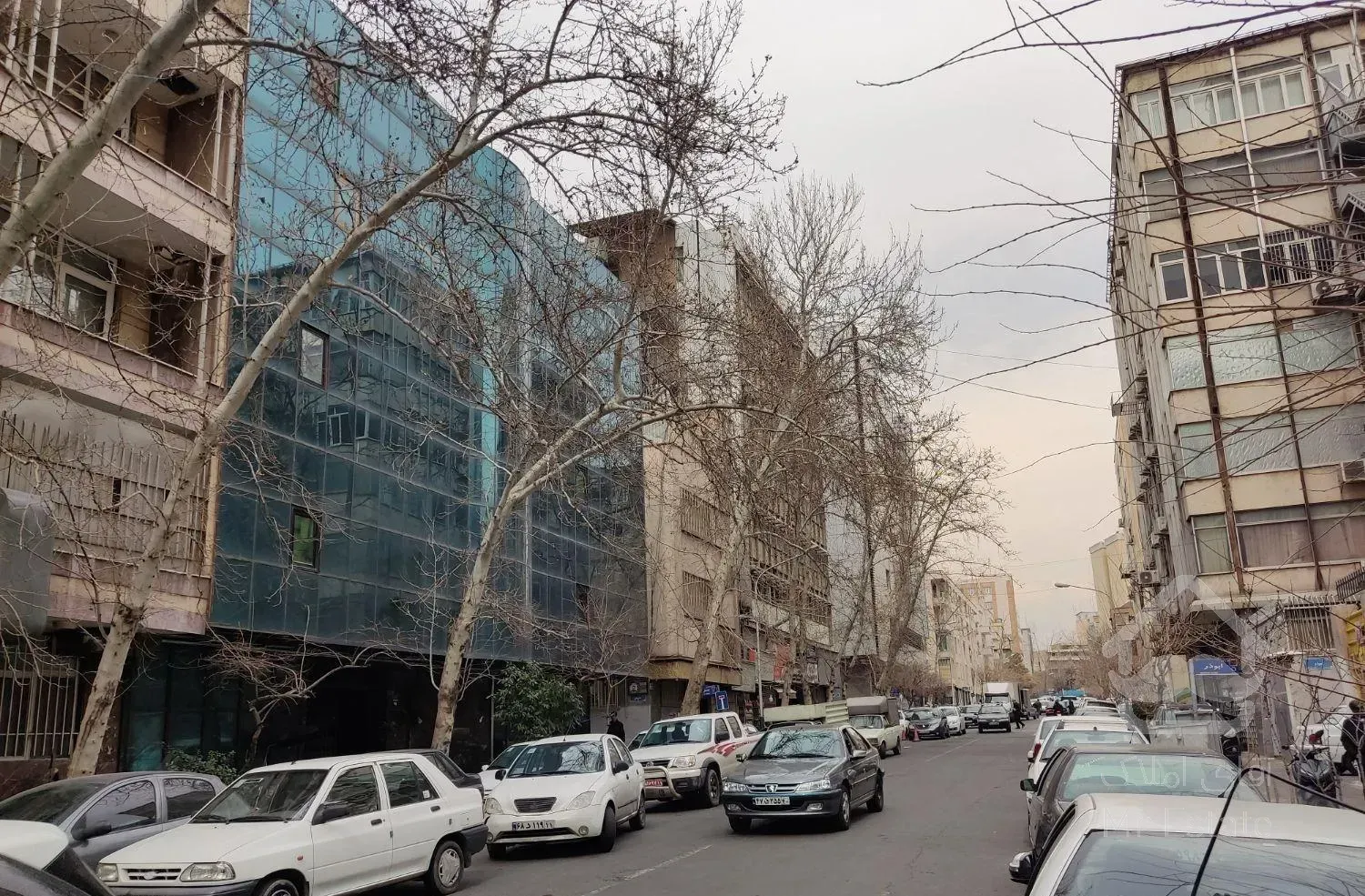 آپارتمان ۱۲۰۰ متری ۴ طبقه نبش خ دمشق بر خ مظفر