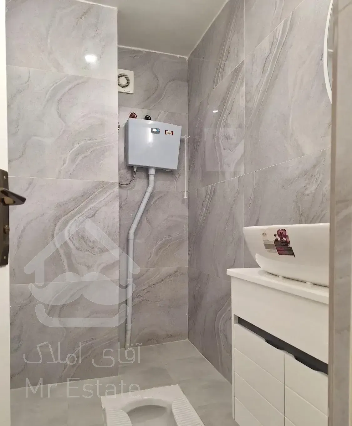 ۸۵متر  اباذر  سالن پرده خور