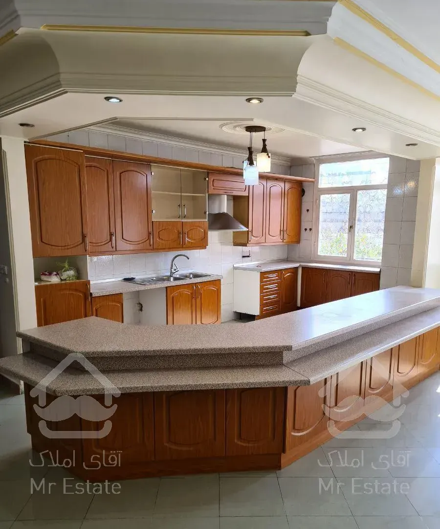 شهرآرا ۱۸۳ متر ۴ خوابه طبقه اول با حیاط خلوت مسقف