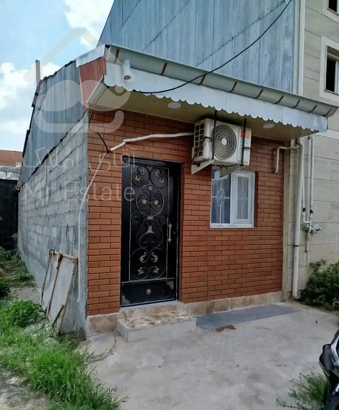 خانه ویلایی با پروانه ساختمانی تکمیل نزدیک خیابون