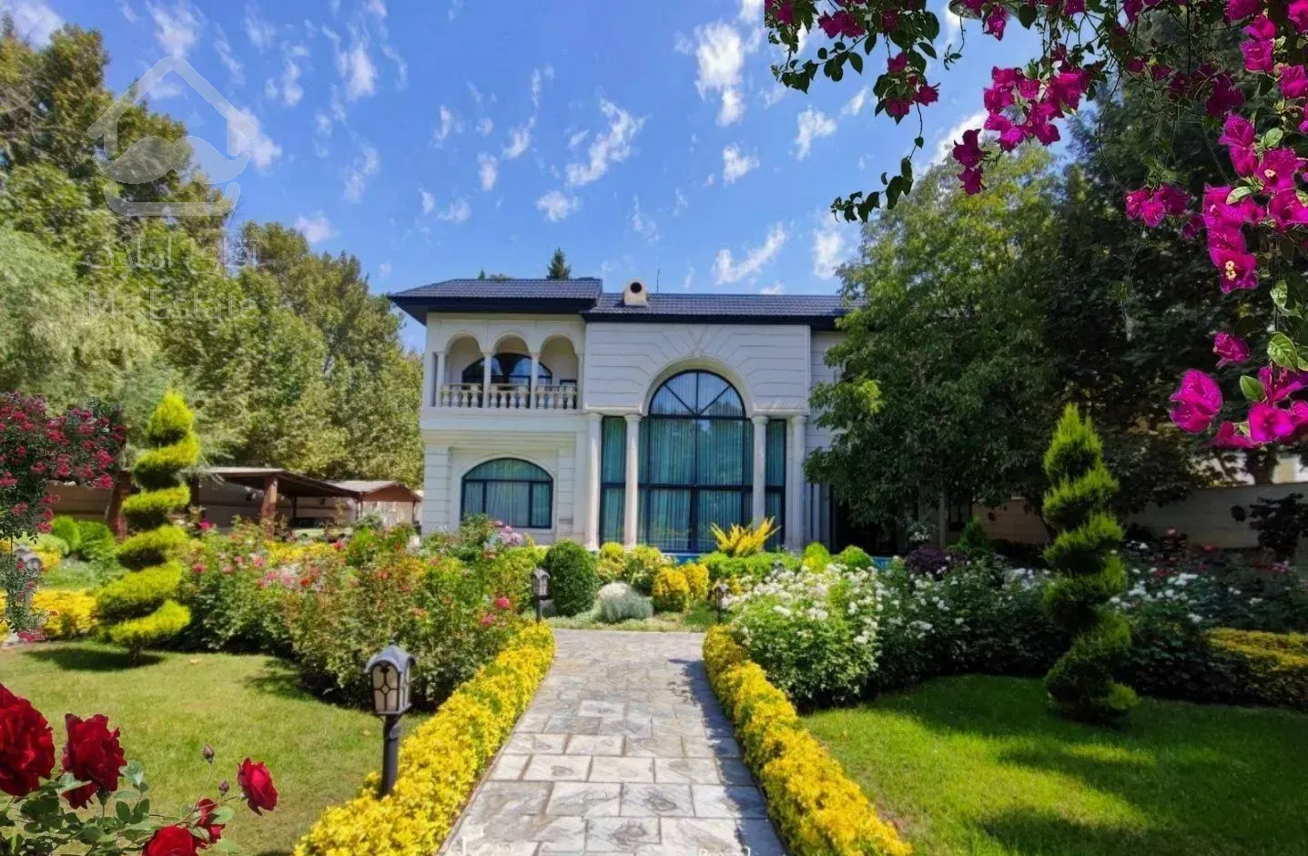 عمارت ۱۰۰۰ متری ۴ خواب استخردار مبله