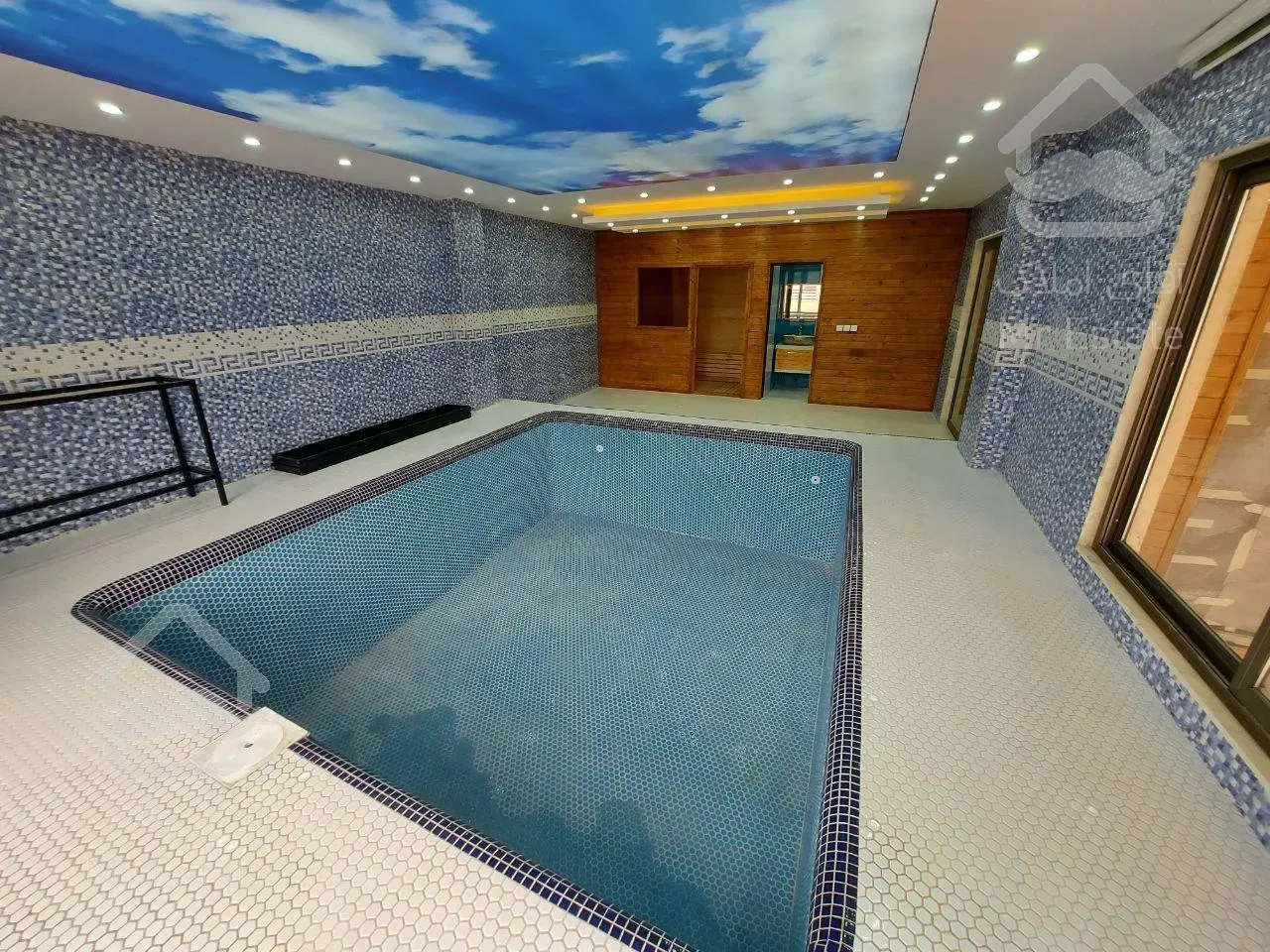 فروش ویلا ۲۵۰متری