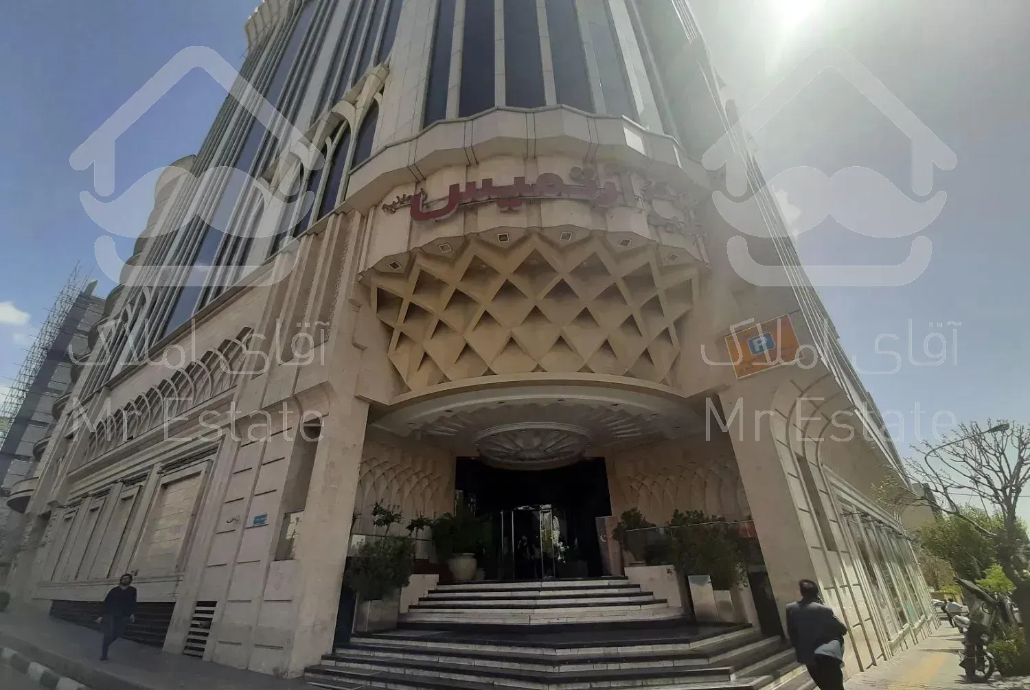 45مترمغازه چهارراه فرمانیه(برج تجاری اداری ارتمیس)