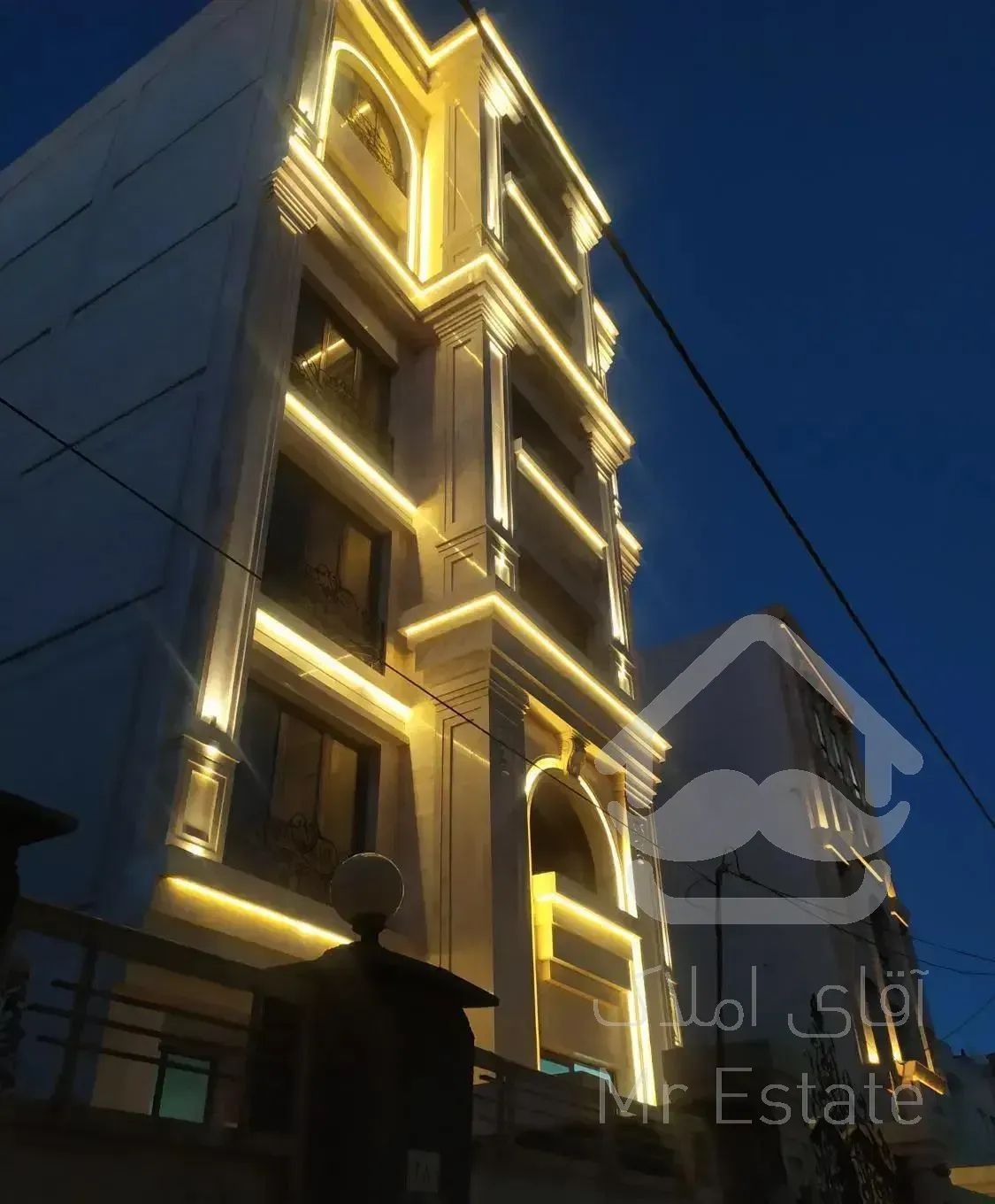 270 متـر/ تکـواحدی/ 3 نبش / آکواریــوم/ 10 مترتراس