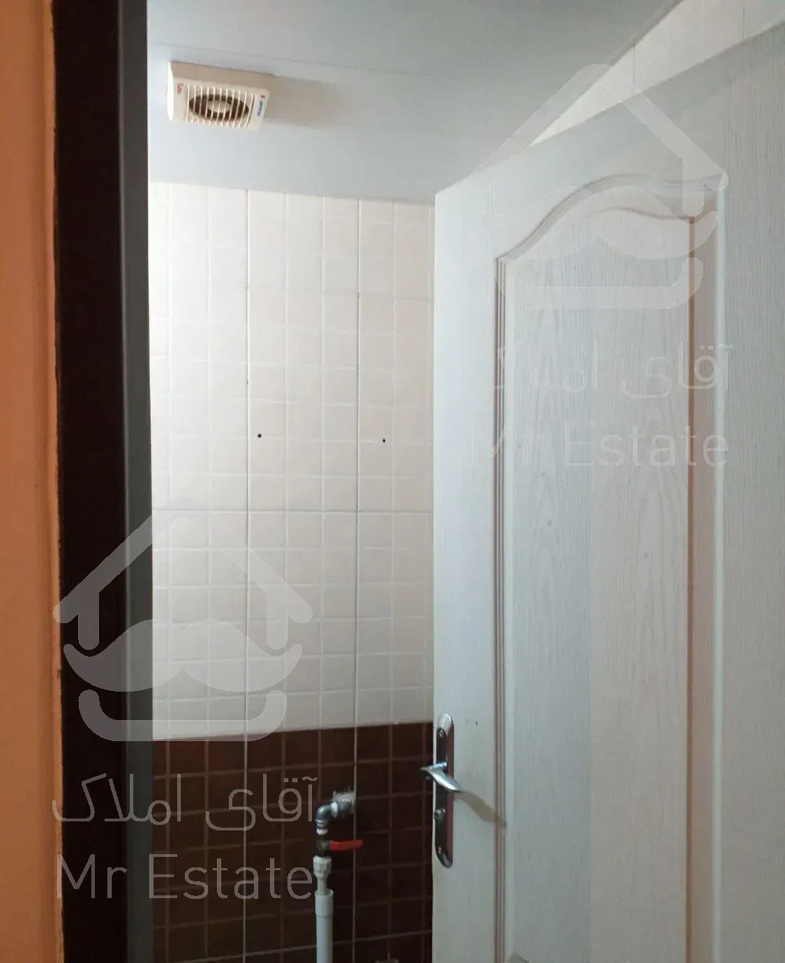 ۶۰متری پارکینگ دارد کولرگازی پکیج