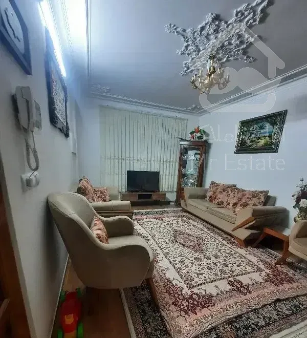 ۶۱ متر/ با پارکینگ/ سالن پرده خور / گذر ۱۰ متری