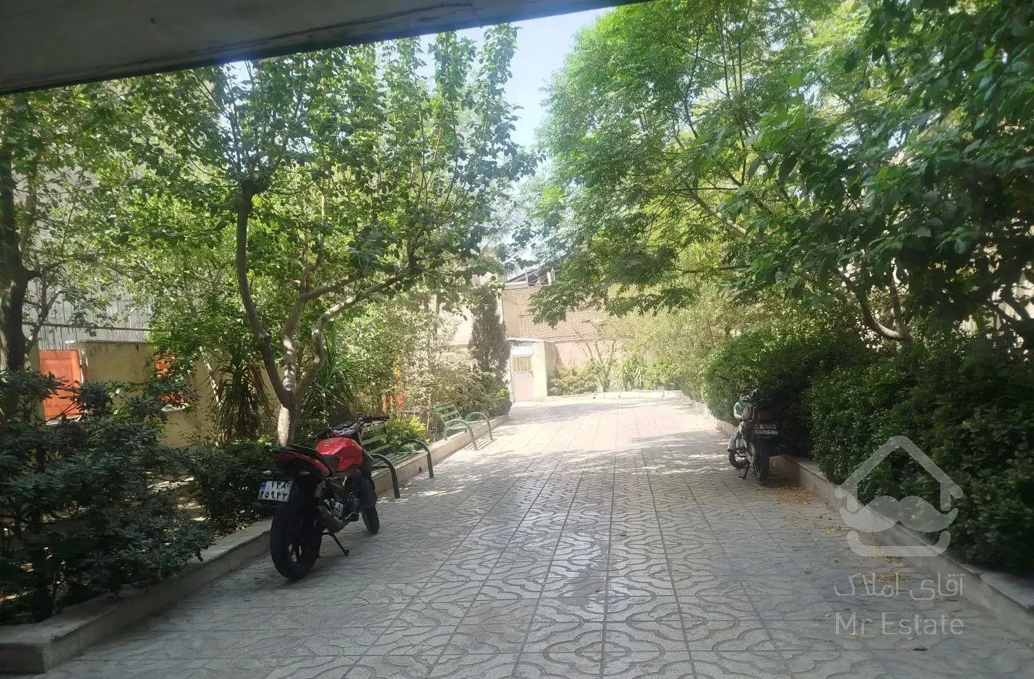 آپارتمان ۱۰۰متری دو خواب طبقه دوم