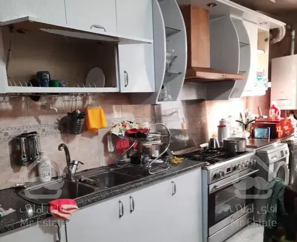 نورگیر .روبروی پارک ملت.معلم یک