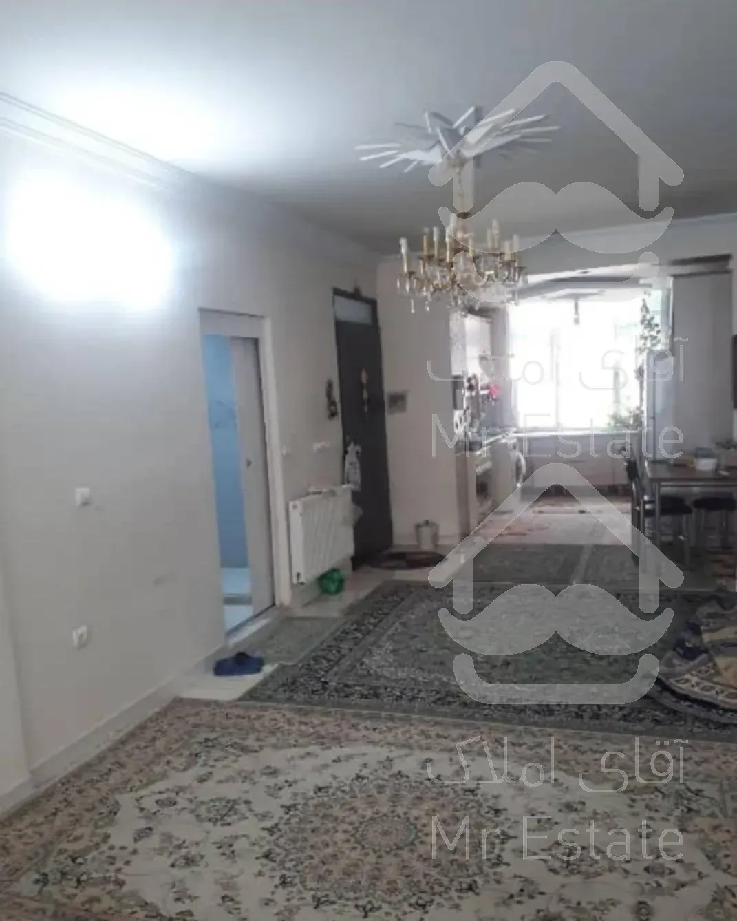 میدان انقلاب 125 متر سه خواب تکواحد طبقه اول