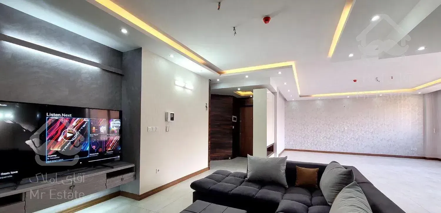 ۱۳۵متر دو خواب هشت بهشت بَر خیابان اصلی مَلک شمالی