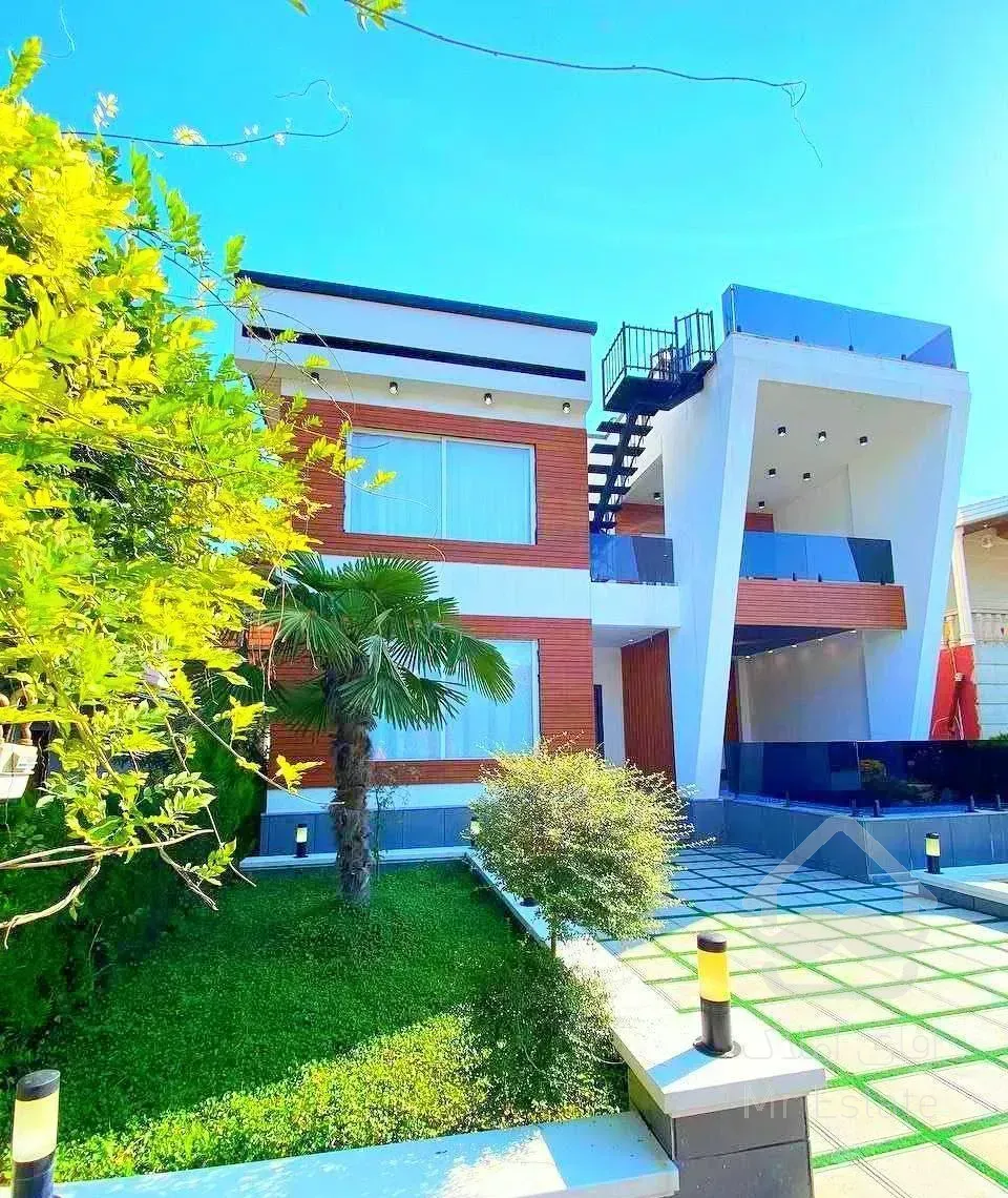 ویلا۳۵۰متر استخرداخلی ۴خواب/سند مالکیت/کد۲۰۴