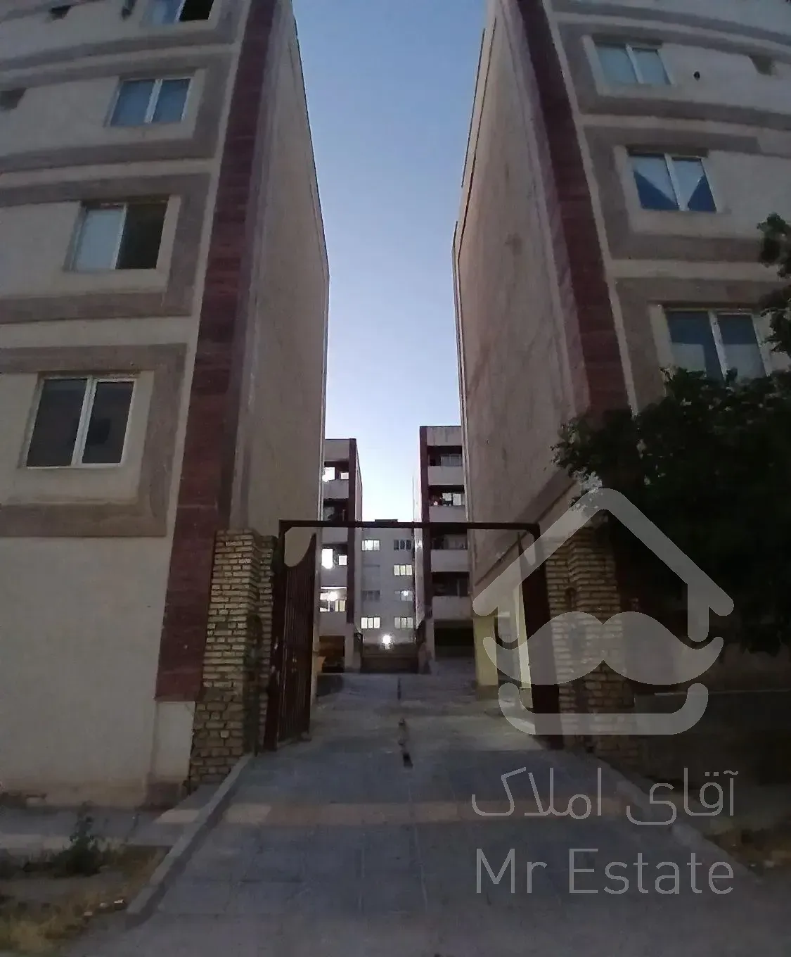 آپارتمان ۹۰ متری شهرک گلستان