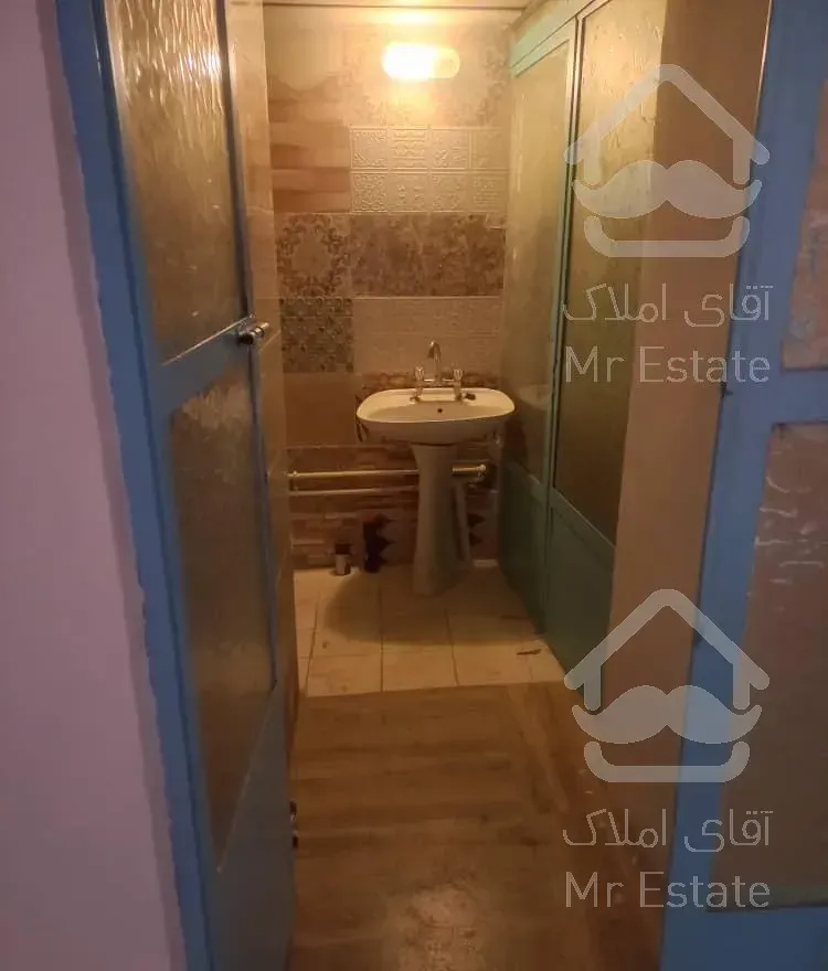 خانه حیاط دار ۳۲۰ متر با بنای ۱۴۰ متر