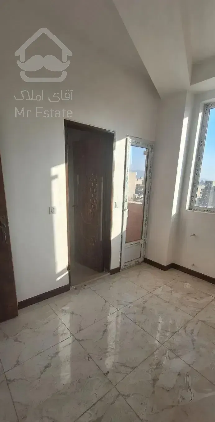 52متر ، نوساز کلید نخورده ، لوستر فروشا