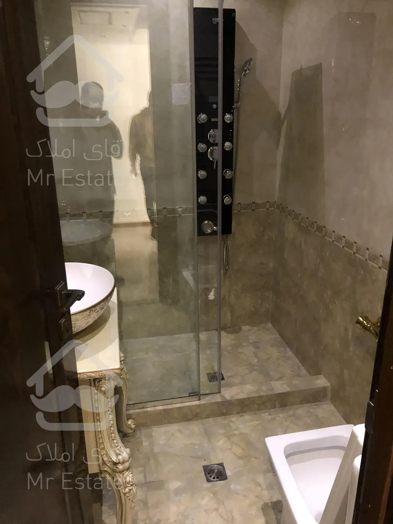 رهن و اجاره آپارتمان ۲۱۵ متری ۴ خوابه نیاوران