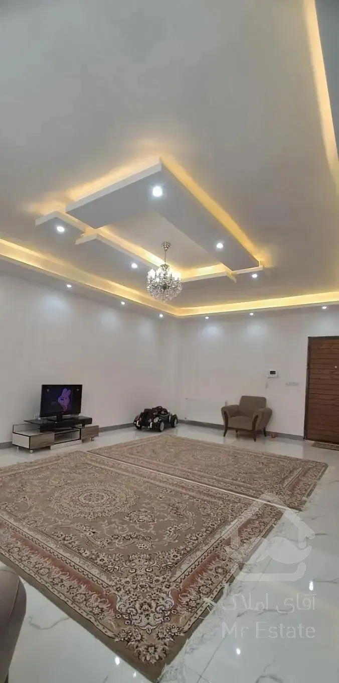 تک واحدی ۱۱۳متری خ امام ط۱. املاک قیومی نیا